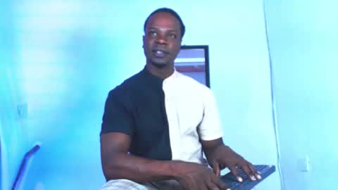 Snapshot of mrbyronstallion chatting on 11/05/25, 03:12 byron online show from 11/05/25, 03:12