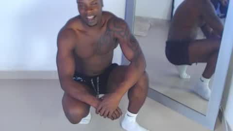 Snapshot of mrbyronstallion chatting on 11/08/25, 03:29 byron online show from 11/08/25, 03:29