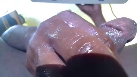 Snapshot of mrgsm975 chatting on 10/23/25, 05:07 GSpotMassager online show from 10/23/25, 05:07