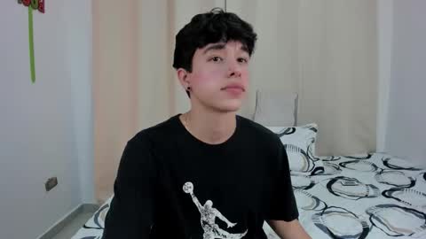 Snapshot of mrhot_night chatting on 11/17/25, 11:21 Bastian online show from 11/17/25, 11:21