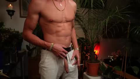 Snapshot of mrlong23cm chatting on 09/14/25, 10:42 Mr Long online show from 09/14/25, 10:42