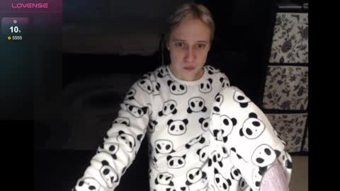 Snapshot of mrsluck chatting on 12/03/24, 02:14 Sasha online show from 12/03/24, 02:14
