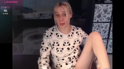 Snapshot of mrsluck chatting on 12/12/24, 08:14 Sasha online show from 12/12/24, 08:14