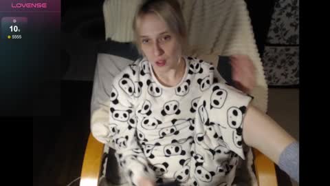 Snapshot of mrsluck chatting on 01/03/25, 01:59 Sasha online show from 01/03/25, 01:59