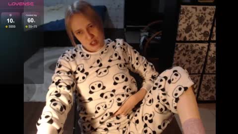 Snapshot of mrsluck chatting on 01/21/25, 04:48 Sasha online show from 01/21/25, 04:48