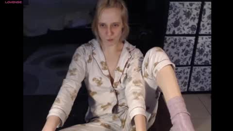 Snapshot of mrsluck chatting on 02/08/25, 06:22 Sasha online show from 02/08/25, 06:22
