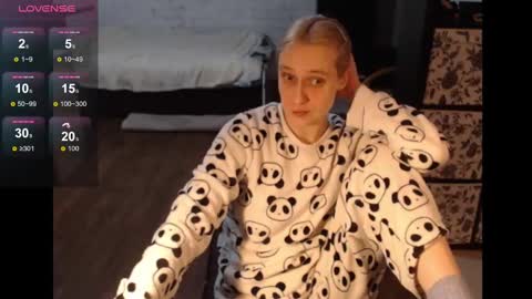 Snapshot of mrsluck chatting on 02/09/25, 01:56 Sasha online show from 02/09/25, 01:56