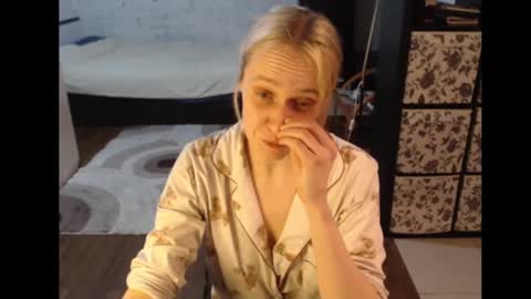Snapshot of mrsluck chatting on 03/09/25, 06:11 Sasha online show from 03/09/25, 06:11