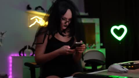 Snapshot of mrstenderbeast chatting on 11/06/25, 05:03 YOUR OWNER online show from 11/06/25, 05:03