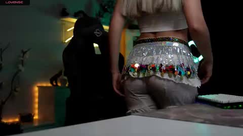 Snapshot of mrstenderbeast chatting on 11/10/25, 04:06 YOUR OWNER online show from 11/10/25, 04:06