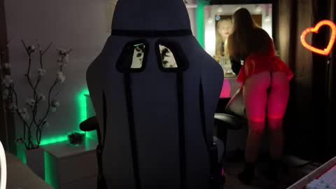 Snapshot of mrstenderbeast chatting on 11/21/25, 07:45 YOUR OWNER online show from 11/21/25, 07:45