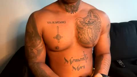 Snapshot of mrthickandfit chatting on 01/05/25, 10:50 Tatd and Fit online show from 01/05/25, 10:50