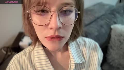 Snapshot of ms_christiana chatting on 11/16/25, 12:27 ms_christiana online show from 11/16/25, 12:27