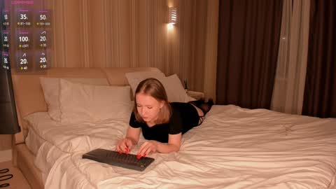 Snapshot of ms_evasweet chatting on 12/16/24, 05:11 Eva 3 online show from 12/16/24, 05:11