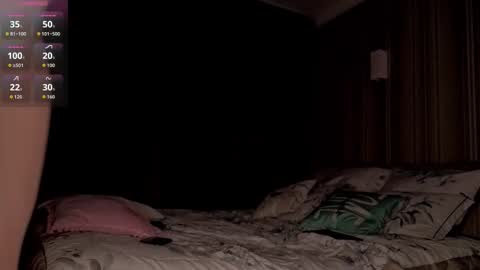 Snapshot of ms_evasweet chatting on 10/24/25, 12:45 Eva 3 online show from 10/24/25, 12:45