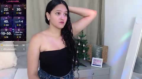 Snapshot of ms_valentina_01 chatting on 12/19/24, 04:02 Valentina online show from 12/19/24, 04:02