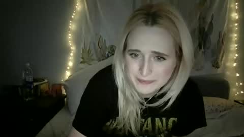 Snapshot of msclairewhatever chatting on 09/16/25, 04:24 msclairewhatever online show from 09/16/25, 04:24