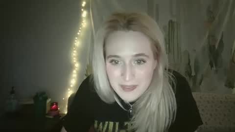 Snapshot of msclairewhatever chatting on 09/30/25, 04:17 msclairewhatever online show from 09/30/25, 04:17