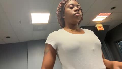 mskitty000 online show from 11/01/25, 10:12