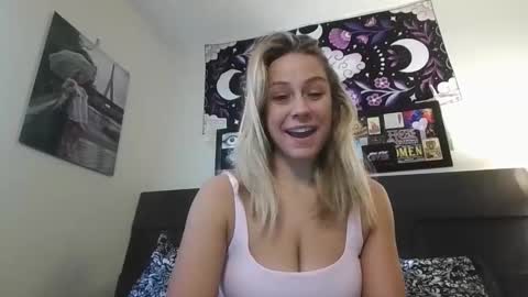 Snapshot of msmariesummers chatting on 01/22/25, 02:35 msmariesummers online show from 01/22/25, 02:35