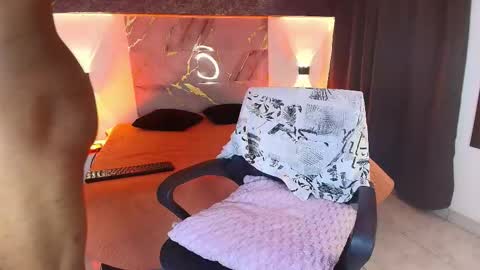 Muller Asher online show from 11/08/25, 06:02