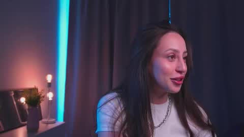 Kira online show from 09/21/25, 06:59