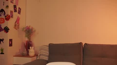 Kira online show from 11/20/25, 06:02