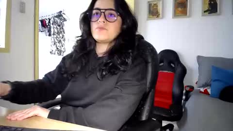 Dani and Alex online show from 11/11/25, 03:23