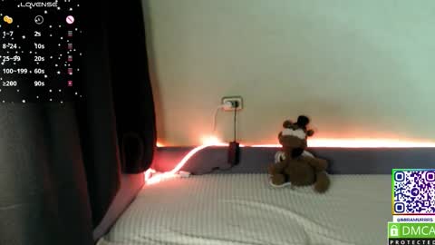 Mira online show from 10/31/25, 07:04