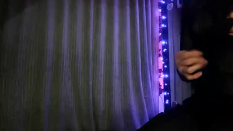 Snapshot of muscle_mommyy chatting on 09/28/25, 02:17 arami online show from 09/28/25, 02:17