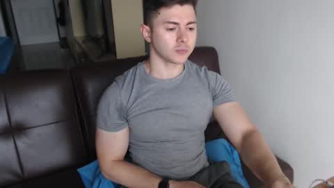 Snapshot of muscledoctor24 chatting on 09/17/25, 06:26 Everet online show from 09/17/25, 06:26