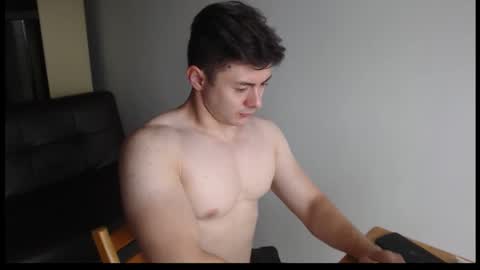 Snapshot of muscledoctor24 chatting on 09/27/25, 05:45 Everet online show from 09/27/25, 05:45