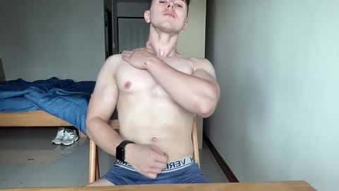 Snapshot of muscledoctor24 chatting on 10/15/25, 03:39 Everet online show from 10/15/25, 03:39