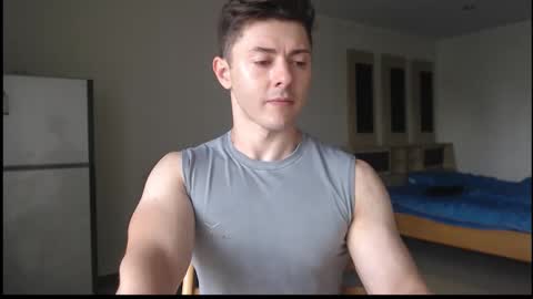 Snapshot of muscledoctor24 chatting on 10/21/25, 06:25 Everet online show from 10/21/25, 06:25