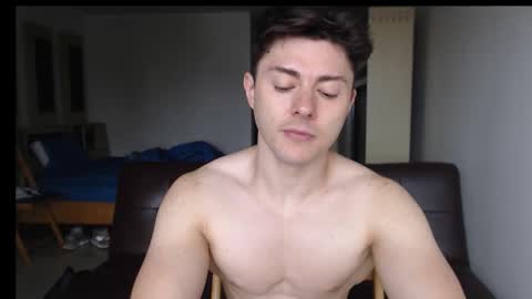 Snapshot of muscledoctor24 chatting on 11/25/25, 06:35 Everet online show from 11/25/25, 06:35