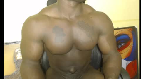 Snapshot of musclegodsammy23 chatting on 02/05/25, 02:40 musclegod23 online show from 02/05/25, 02:40