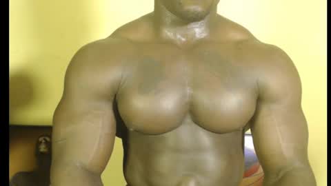 Snapshot of musclegodsammy23 chatting on 02/27/25, 02:21 musclegod23 online show from 02/27/25, 02:21