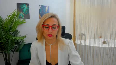 Diana online show from 02/13/25, 10:44