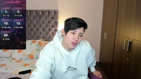 Snapshot of musicayluna chatting on 12/10/24, 10:58 VALENTINA Luna online show from 12/10/24, 10:58