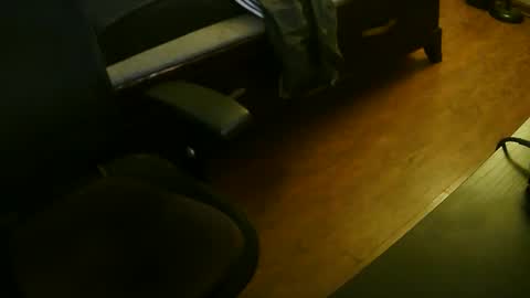 Snapshot of mustenjoyhead79 chatting on 10/27/25, 09:52 mustenjoyhead79 online show from 10/27/25, 09:52