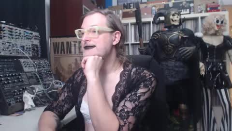 Muziknerd online show from 11/21/25, 01:04