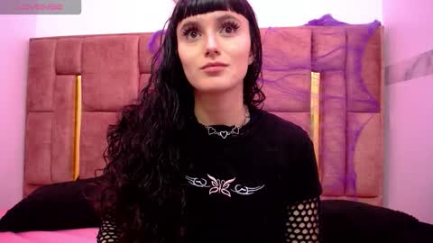 Snapshot of mxlvixje chatting on 10/28/25, 02:59 SOFIA online show from 10/28/25, 02:59