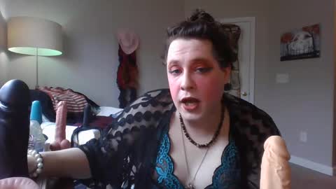 Snapshot of mxsissycharlotte chatting on 12/13/24, 04:49 Mx Charlotte online show from 12/13/24, 04:49