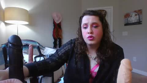 Snapshot of mxsissycharlotte chatting on 12/19/24, 04:13 Mx Charlotte online show from 12/19/24, 04:13