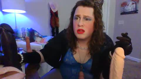 Snapshot of mxsissycharlotte chatting on 12/31/24, 10:12 Mx Charlotte online show from 12/31/24, 10:12