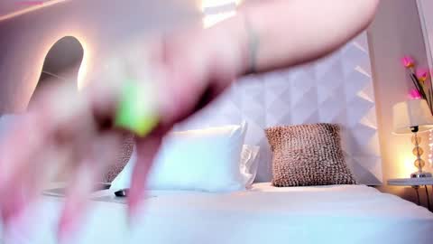 Mariana Evans online show from 01/04/25, 11:43