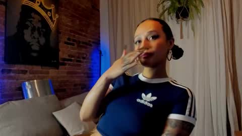 Snapshot of mydoc_lolac chatting on 11/24/25, 09:03 Lola online show from 11/24/25, 09:03