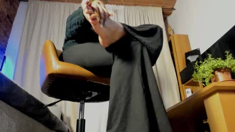 Snapshot of mydoc_lolac chatting on 11/25/25, 08:31 Lola online show from 11/25/25, 08:31