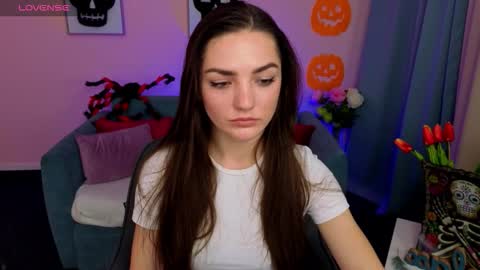 Ella online show from 10/31/25, 02:40