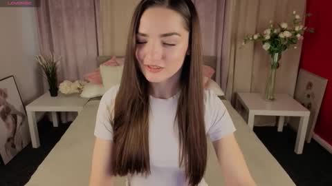 Ella online show from 11/04/25, 03:00